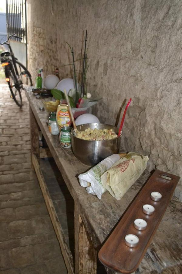 Apartamento Belle Chambre D'Hote Pour 2 A 4 Personnes Chef-Boutonne Exterior foto